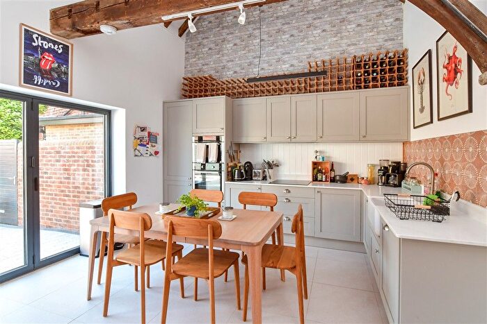 1 Bedroom Terraced House For Sale In Church Street, Uckfield, East Sussex, TN22