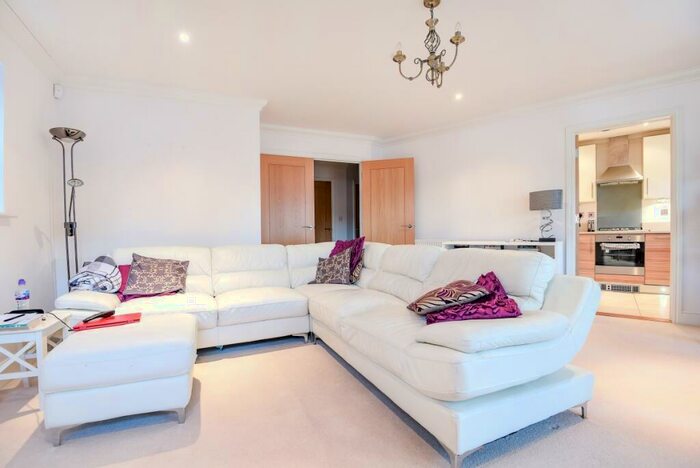 2 Bedroom Apartment To Rent In Harestone Valley Road Caterham, CR3