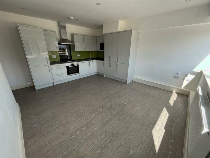 2 Bedroom Apartment To Rent In Goodrich Mews, Dudley, DY3