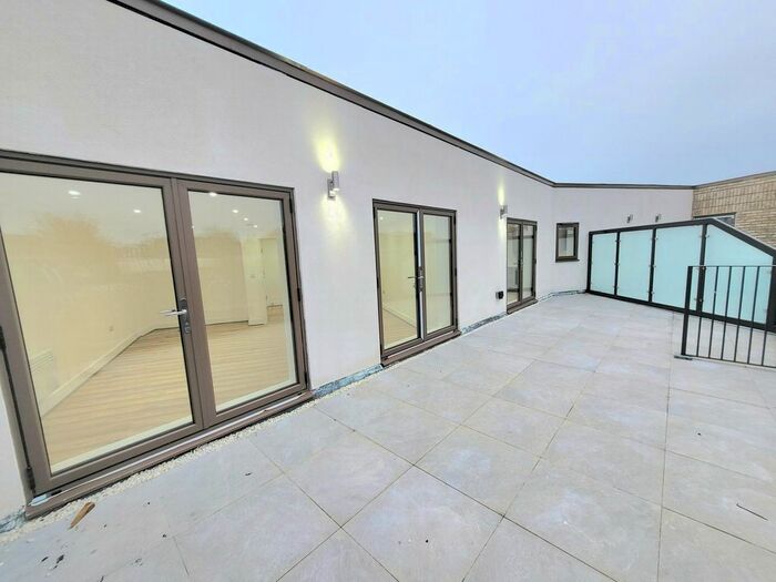 2 Bedroom Flat To Rent In Mulberry Way, South Woodford, E18