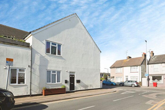 2 Bedroom Flat For Sale In Station Road, Rainham, ME8