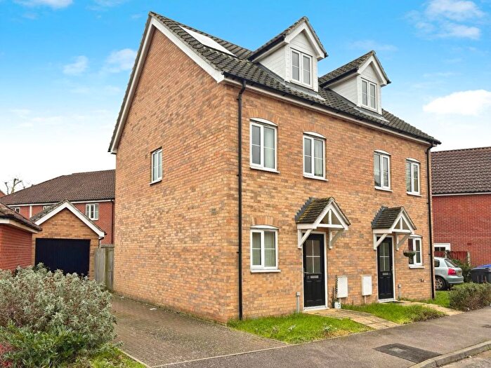 3 Bedroom Semi-Detached House For Sale In Barleycorn Way, Beck Row, IP28