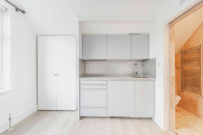 Studio To Rent In Spencer Road, Grove Park, London, W4