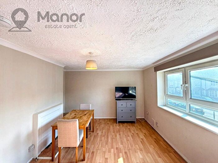 2 Bedroom Flat To Rent In Lonsdale Avenue, East Ham, E6