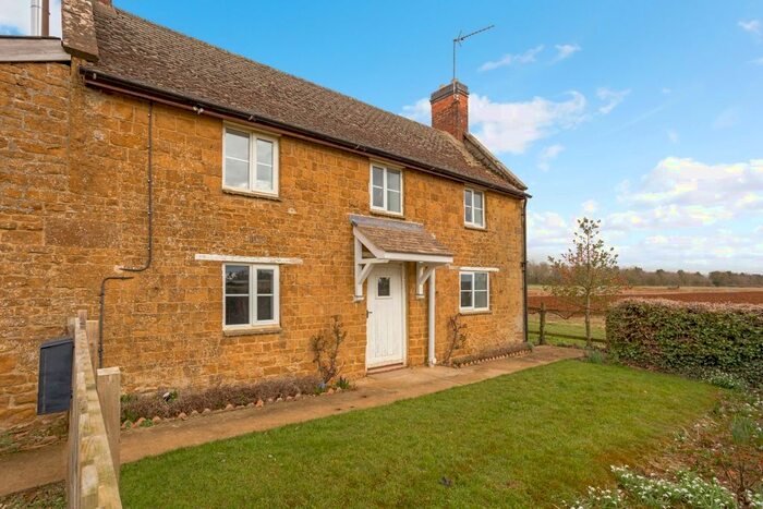 3 Bedroom Cottage To Rent In Wykham Lane, Banbury, OX16