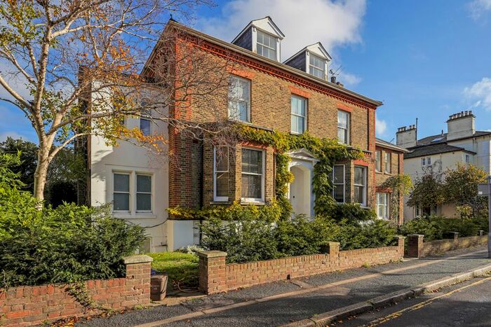 2 Bedroom Flat To Rent In Lingfield Road, Wimbledon, SW19