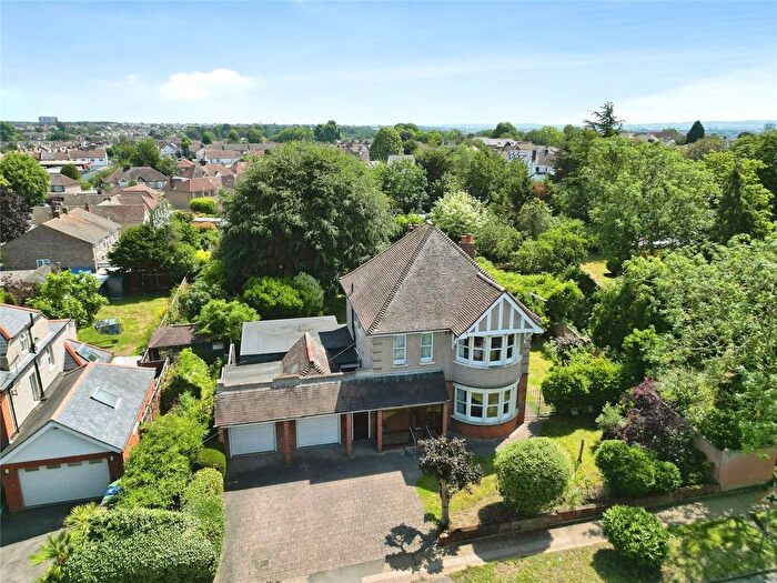 3 Bedroom Detached House For Sale In Bradleigh Avenue, Grays, Essex, RM17