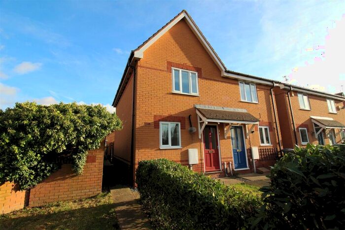 2 Bedroom Town House To Rent In Kentish Court, Chester Green, Derby, DE1