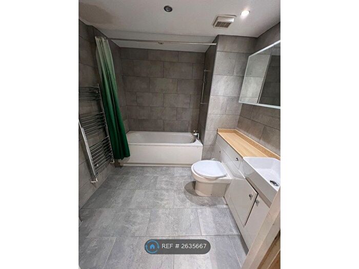 1 Bedroom Flat To Rent In Town Meadow, Brentford, TW8
