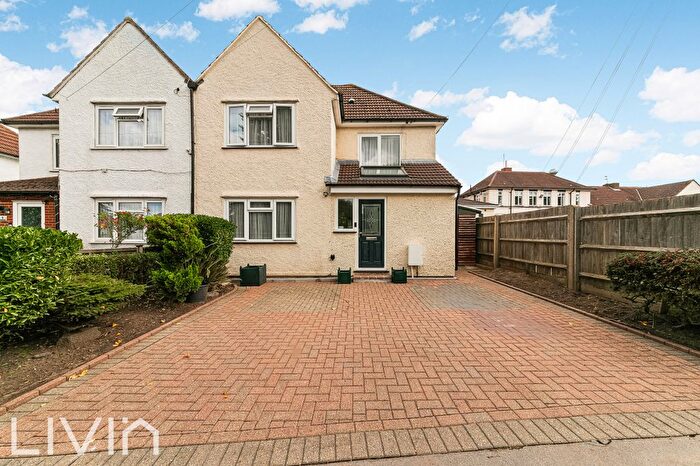 3 Bedroom Semi-detached House For Sale In Goodwin Road, Croydon, CR0