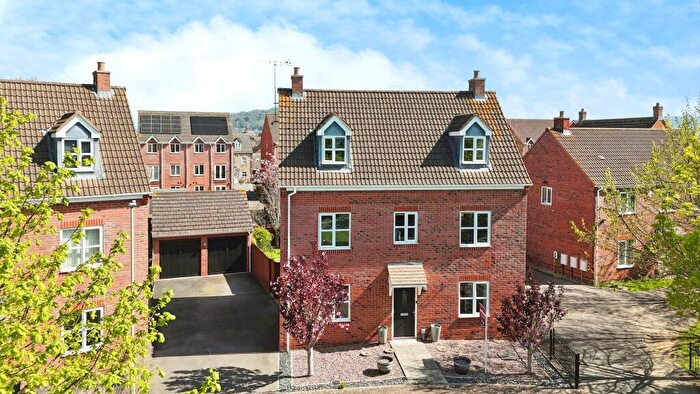 5 Bedroom Detached House To Rent In Mildenhall Way, Gloucester, GL2