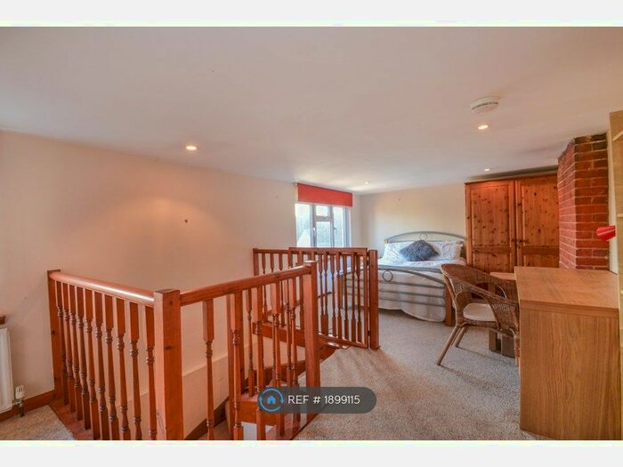 4 Bedroom Semi-Detached House To Rent In Weyside Road, Guildford, GU1