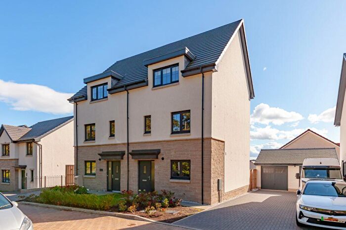4 Bedroom Town House For Sale In Laid Crescent, Glenrothes, KY7