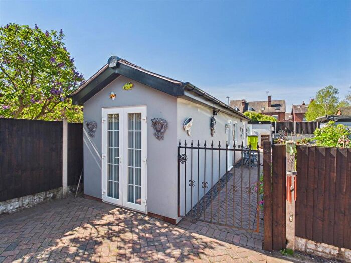 Studio To Rent In Roden Avenue, Kidderminster, DY10