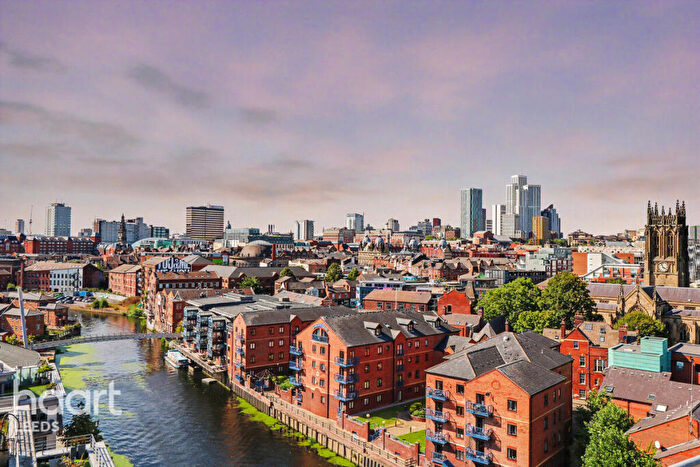 2 Bedroom Apartment For Sale In Bowman Lane, Leeds, LS10