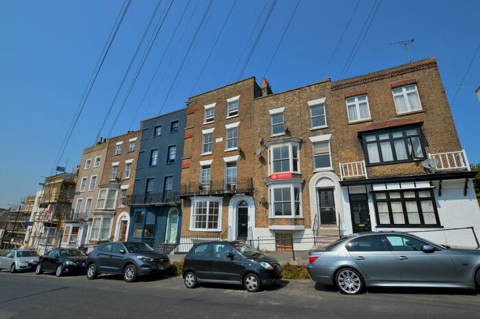 1 Bedroom Flat To Rent In Trinity Square, Margate, CT9