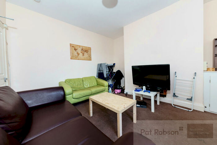 5 Bedroom Maisonette To Rent In Myrtle Grove, Jesmond, Newcastle Upon Tyne, NE2