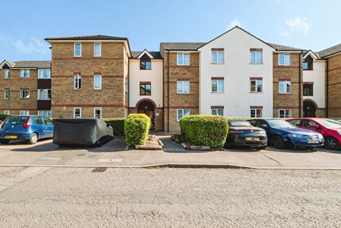 1 Bedroom Flat For Sale In Higham Station Avenue, Chingford, London, E4