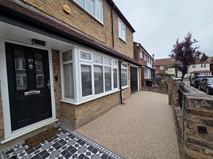 5 Bedroom Semi-Detached House For Sale In Ashford Road, South Woodford, London, E18