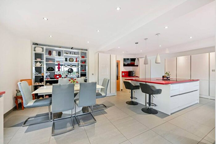 4 Bedroom Detached House For Sale In Huntercombe Lane South, Taplow, Maidenhead, SL6