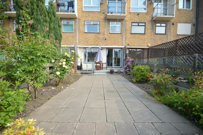 3 Bedroom Terraced House To Rent In Harrow Manorway London, SE2