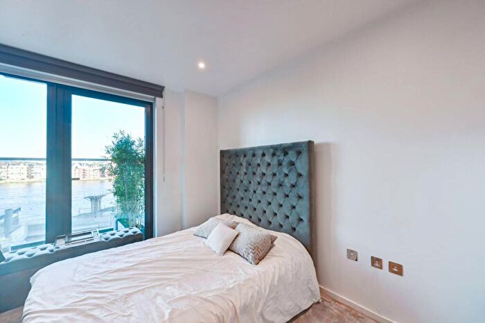 3 Bedroom Flat To Rent In Ambassador Building, Embassy Gardens, Nine Elms, London, SW11