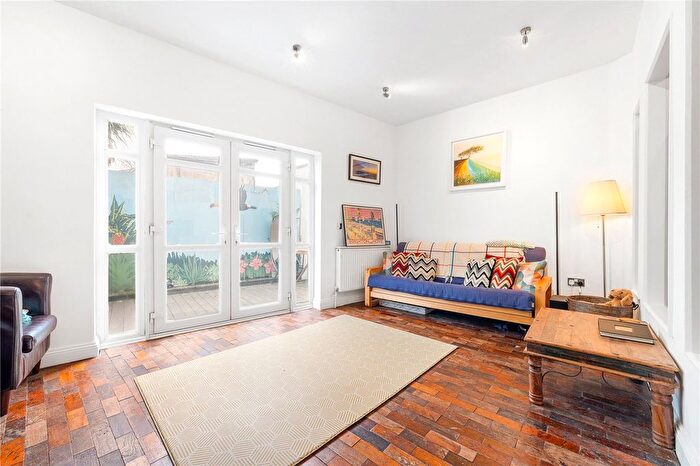 2 Bedroom Flat For Sale In Melbourne Grove, East Dulwich, London, SE22