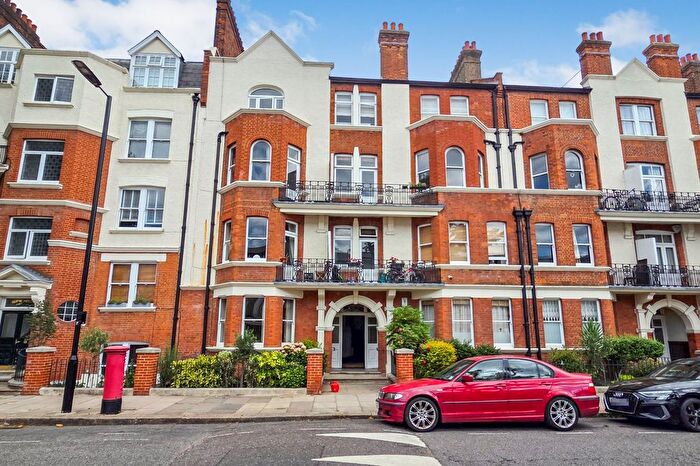 2 Bedroom Flat For Sale In Delaware Road, London, W9