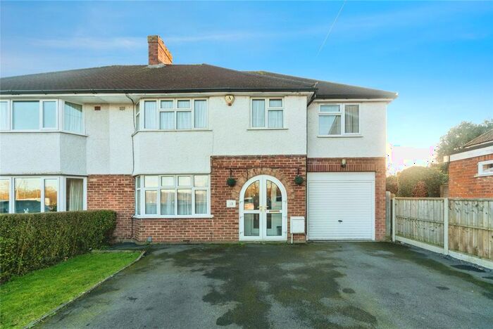 3 Bedroom Semi-Detached House For Sale In Fair Oak Lane, Chessington, KT9