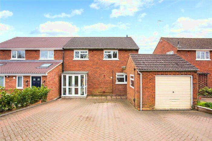 3 Bedroom Semi-Detached House For Sale In Batchwood Drive, St. Albans, Hertfordshire, AL3