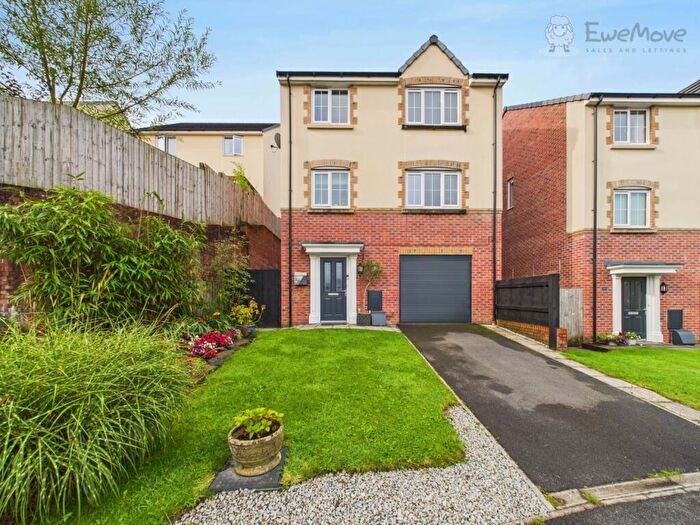 4 Bedroom Detached House For Sale In Ash Drive, South Molton, Devon, EX36