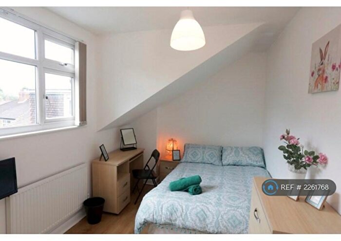 7 Bedroom Terraced House To Rent In Kingswood Road, Manchester, M14