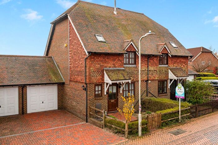 2 Bedroom Semi Detached House For Sale In Fulmar Mews Hawkinge, CT18