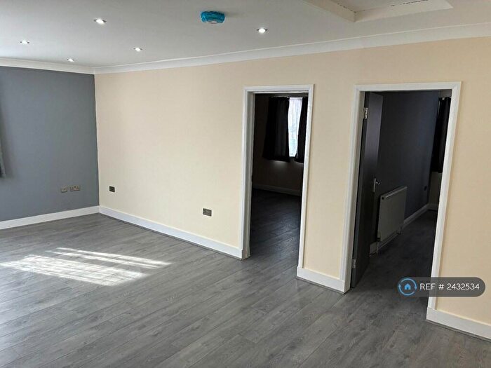 2 Bedroom Flat To Rent In East Ham, London, E6