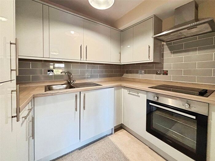 2 Bedroom Flat For Sale In St. Giles Close, Reading, Berkshire, RG1