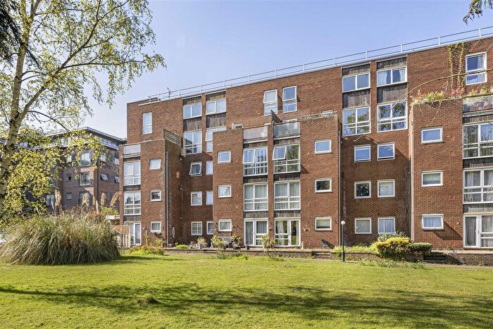 1 Bedroom Flat For Sale In Belgravia Court, Reading, RG30