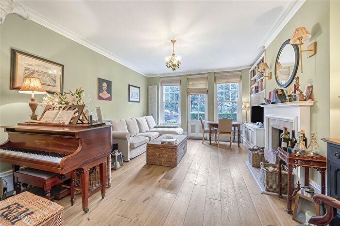 3 Bedroom Flat To Rent In Albert Bridge Road, London, SW11