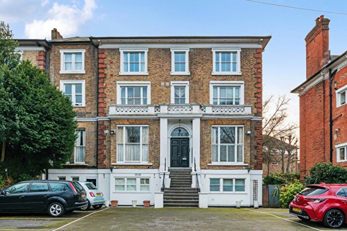 2 Bedroom Apartment To Rent In Windsor, Berkshire, SL4