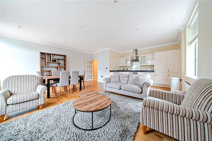 2 Bedroom Flat To Rent In River Place, Bath, BA2