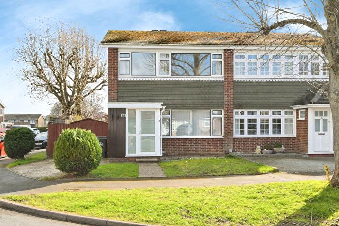 3 Bedroom Semi Detached House For Sale In Granville Gardens, Hoddesdon, EN11
