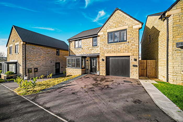 4 Bedroom Detached House For Sale In Dawson Drive, Burnley, Lancashire, BB10