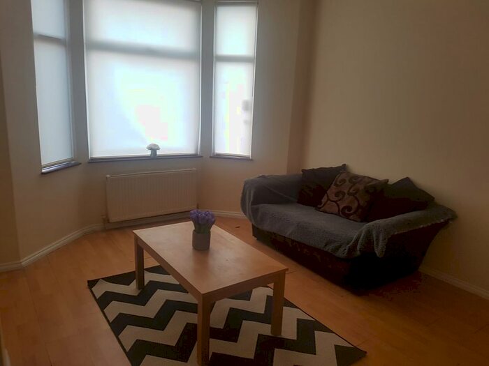 1 Bedroom Flat To Rent In B Hazelbury Crescent, Luton, LU1