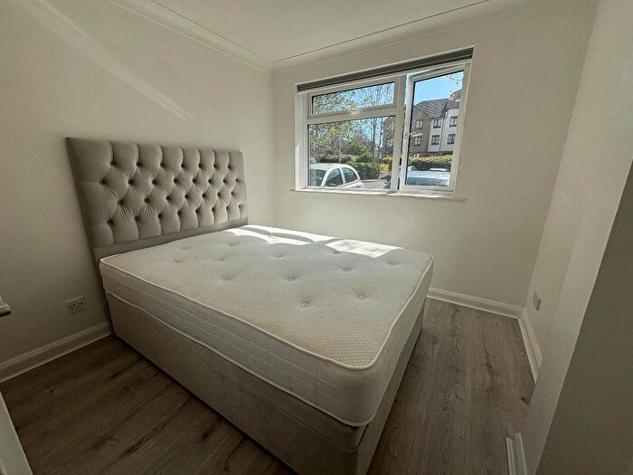 1 Bedroom Maisonette For Sale In The Ridings, Biscot Mill, Luton, Bedfordshire, LU3