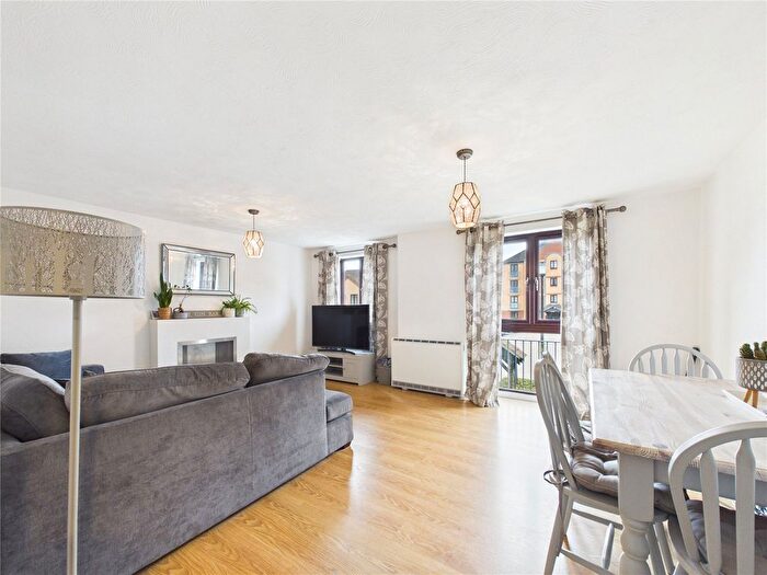 2 Bedroom Flat For Sale In Taylor Close, Kingswood, Bristol, BS15