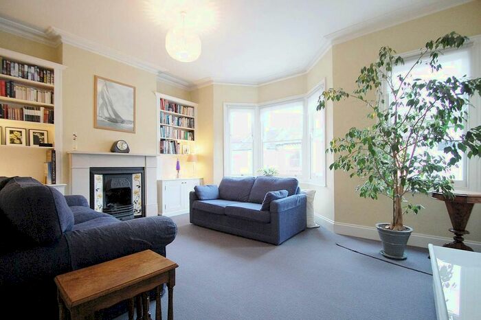 2 Bedroom Flat To Rent In Aliwal Road, Battersea, London, SW11