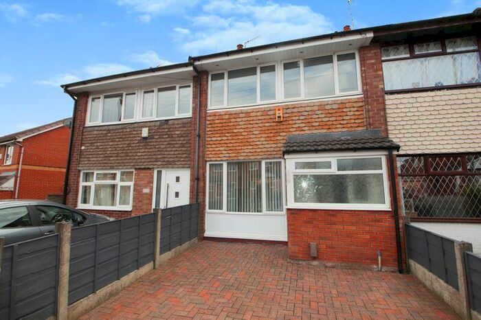 3 Bedroom Town House To Rent In Gigg Lane, Bury, BL9