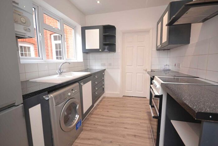 6 Bedroom Terraced House To Rent In Swainstone Road, Reading, RG2