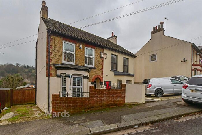 3 Bedroom Semi Detached House For Sale In St. Radigund's Road, Dover, Kent, CT17