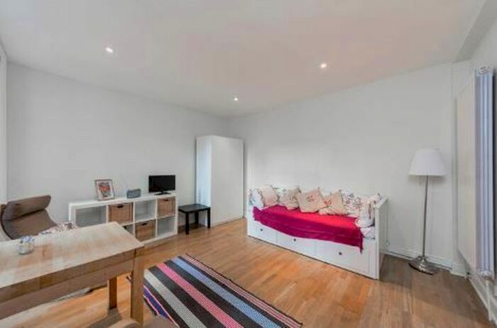 3 Bedroom Flat To Rent In Chiltern Street, Marylebone, London, W1U