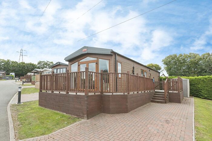 2 Bedroom Bungalow For Sale In Thriftwood Country Park Home, Plaxdale Green Road, Stansted, Sevenoaks, Kent, TN15